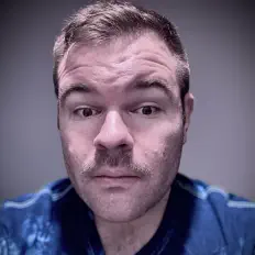 Shmandarinを聴いたり、ミュージックビデオを鑑賞したり、経歴やツアー日程などを確認したりしましょう！