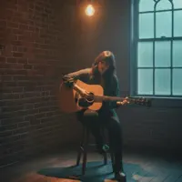 聆聽 undefined、觀看音樂影片、閱讀小傳、查看巡演日期等!