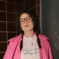 undefinedを聴いたり、ミュージックビデオを鑑賞したり、経歴やツアー日程などを確認したりしましょう！