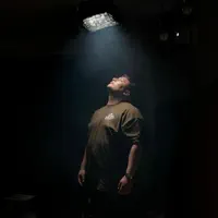 undefined을(를) 듣고, 뮤직 비디오를 보고, 약력을 읽고, 투어 일정 등을 확인하세요!