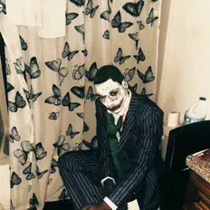 聆聽 MEELL、觀看音樂影片、閱讀小傳、查看巡演日期等！