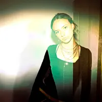 undefined dinle, müzik videolarını izle, biyografisini oku, tur tarihlerini ve daha fazlasını gör!