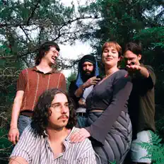 oui merci을(를) 듣고, 뮤직 비디오를 보고, 약력을 읽고, 투어 일정 등을 확인하세요!