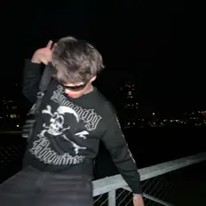 收听 xpose、观看音乐视频、阅读小传、查看巡演日期等 ！