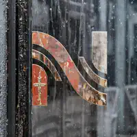 Escucha a undefined, mira videos musicales, lee su biografía, consulta las fechas de las gira y más.