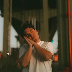 Hör dir ghostdogs. an, schau dir Musikvideos an, lies die Biografie, finde Tourdaten und mehr!