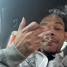 聆聽 IkFlacko、觀看音樂影片、閱讀小傳、查看巡演日期等！