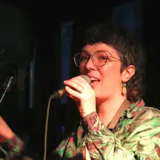 Shannon Chapman: песни, клипы, биография, даты выступлений и многое другое.