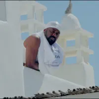 Hör dir undefined an, schau dir Musikvideos an, lies die Biografie, finde Tourdaten und mehr!