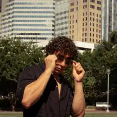 Noel Aponteを聴いたり、ミュージックビデオを鑑賞したり、経歴やツアー日程などを確認したりしましょう！