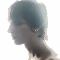 聆聽 undefined、觀看音樂影片、閱讀小傳、查看巡演日期等！