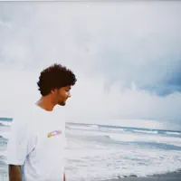 Écoutez undefined, regardez des vidéoclips, lisez la biographie, consultez les dates de tournée et plus encore !