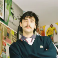 Hör dir DUSU an, schau dir Musikvideos an, lies die Biografie, finde Tourdaten und mehr!