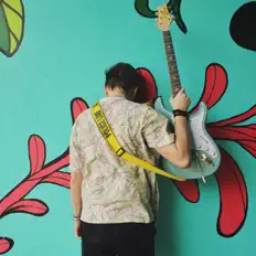 聆聽 Solitary Dream、觀看音樂影片、閱讀小傳、查看巡演日期等！