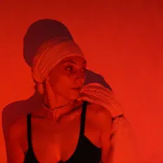 KARA: песни, клипы, биография, даты выступлений и многое другое.