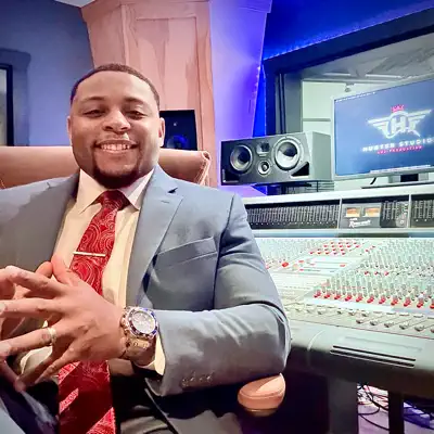 Listen to Chris Hunter, watch music videos, read bio, see tour dates & more!