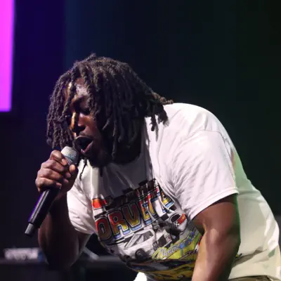 Listen to Ves Visuals, watch music videos, read bio, see tour dates & more!