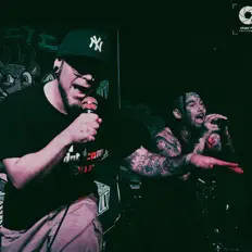 Poslechněte si interpreta Brostradamus, sledujte hudební videa, přečtěte si životopis, podívejte se na data turné a další informace.