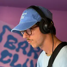 Dengarkan Sable Blanc, tonton video musik, baca bio, lihat tanggal tur & lainnya!