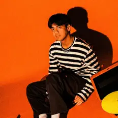 聆聽 GUDFELLA、觀看音樂影片、閱讀小傳、查看巡演日期等！