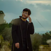 Ouça undefined, assista a videoclipes, leia a biografia, veja as datas das turnês e mais!