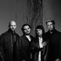 Luister naar undefined, bekijk muziekvideo's, lees de bio, bekijk de tourdata, en meer!