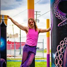 Écoutez Jay Williams, regardez des vidéoclips, lisez la biographie, consultez les dates de tournée et plus encore !