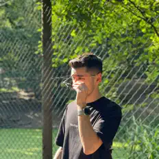 Poslechněte si interpreta DOGU, sledujte hudební videa, přečtěte si životopis, podívejte se na data turné a další informace.