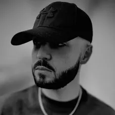 Escucha a Kono, mira videos musicales, lee su biografía, consulta las fechas de las gira y más.