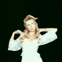 收听 undefined、观看音乐视频、阅读小传、查看巡演日期等 ！