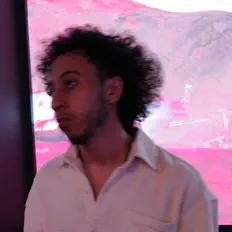 收听 Young Vivid、观看音乐视频、阅读小传、查看巡演日期等 ！