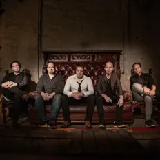 Ascolta Oskari Itävuori, guarda video musicali, leggi la biografia, vedi le date del tour & altro!