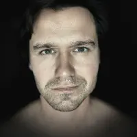 Dengarkan undefined, tonton video musik, baca bio, lihat tanggal tur & lainnya!