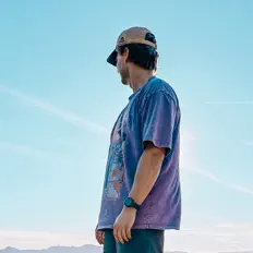 聆聽 Brundage、觀看音樂影片、閱讀小傳、查看巡演日期等！