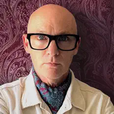 Peter Hallを聴いたり、ミュージックビデオを鑑賞したり、経歴やツアー日程などを確認したりしましょう！