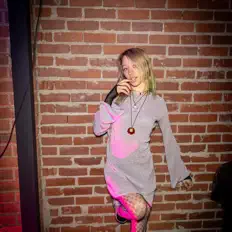 Brooklyn Angelを聴いたり、ミュージックビデオを鑑賞したり、経歴やツアー日程などを確認したりしましょう！