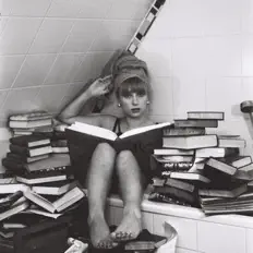 收听 VINTER、观看音乐视频、阅读小传、查看巡演日期等 ！