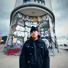 Escucha a Javi Blues, mira videos musicales, lee su biografía, consulta las fechas de las gira y más.