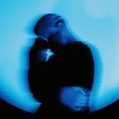 聆聽 Light A/I、觀看音樂影片、閱讀小傳、查看巡演日期等！