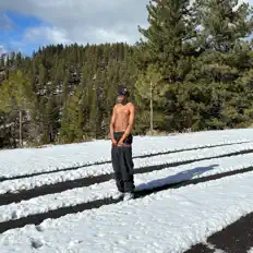 收听 KATANA 10400、观看音乐视频、阅读小传、查看巡演日期等 ！