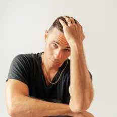 Blair Small सुनें, म्यूज़िक वीडियो देखें, बायो पढ़ें, दौरे की तारीखें और बहुत कुछ देखें!