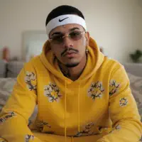 Escucha a undefined, mira videos musicales, lee su biografía, consulta las fechas de las gira y más.