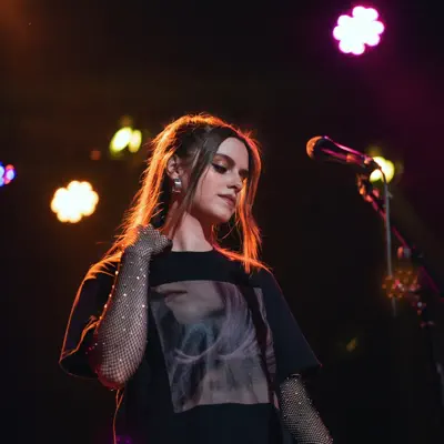 Listen to DARI, watch music videos, read bio, see tour dates & more!