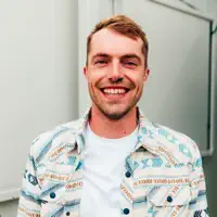 Luister naar undefined, bekijk muziekvideo's, lees de bio, bekijk de tourdata, en meer!