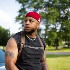 Escucha a Goldenaj, mira videos musicales, lee su biografía, consulta las fechas de las gira y más.