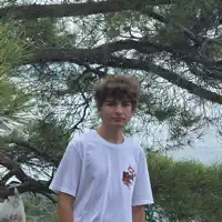 Poslechněte si interpreta undefined, sledujte hudební videa, přečtěte si životopis, podívejte se na data turné a další informace.