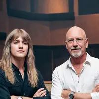 Hör dir undefined an, schau dir Musikvideos an, lies die Biografie, finde Tourdaten und mehr!