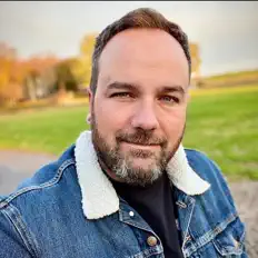 Poslechněte si interpreta Low Fidelity Worship, sledujte hudební videa, přečtěte si životopis, podívejte se na data turné a další informace.