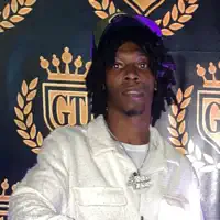 Hör dir undefined an, schau dir Musikvideos an, lies die Biografie, finde Tourdaten und mehr!