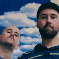 Hör dir undefined an, schau dir Musikvideos an, lies die Biografie, finde Tourdaten und mehr!